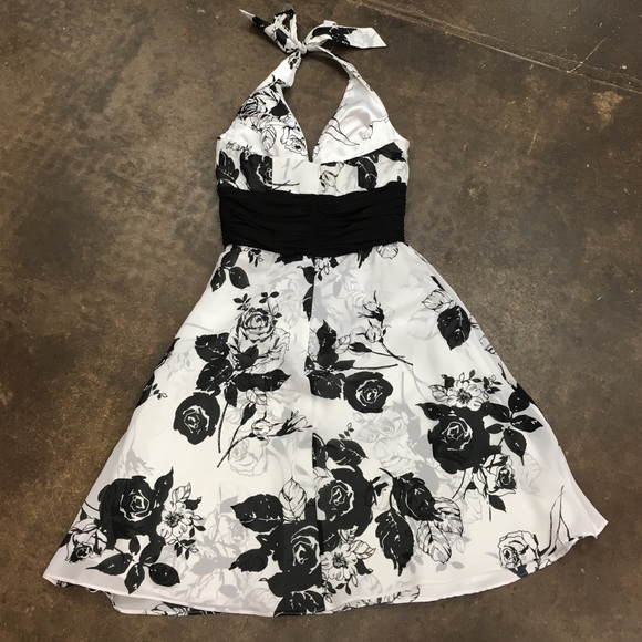 White House Black Market Halter Dress - Picture 2 of 4